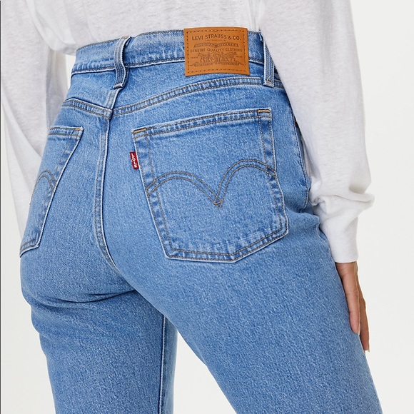 Levi’s Wedgie Straight Jean denim aritzia - Picture 7 of 16